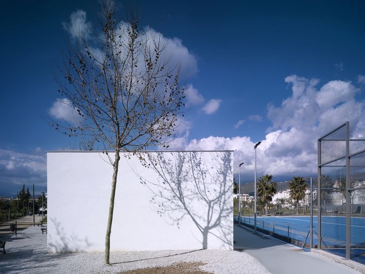 changing-rooms-and-sports-facilities-in-a-park-by-gana-arquitectura-05